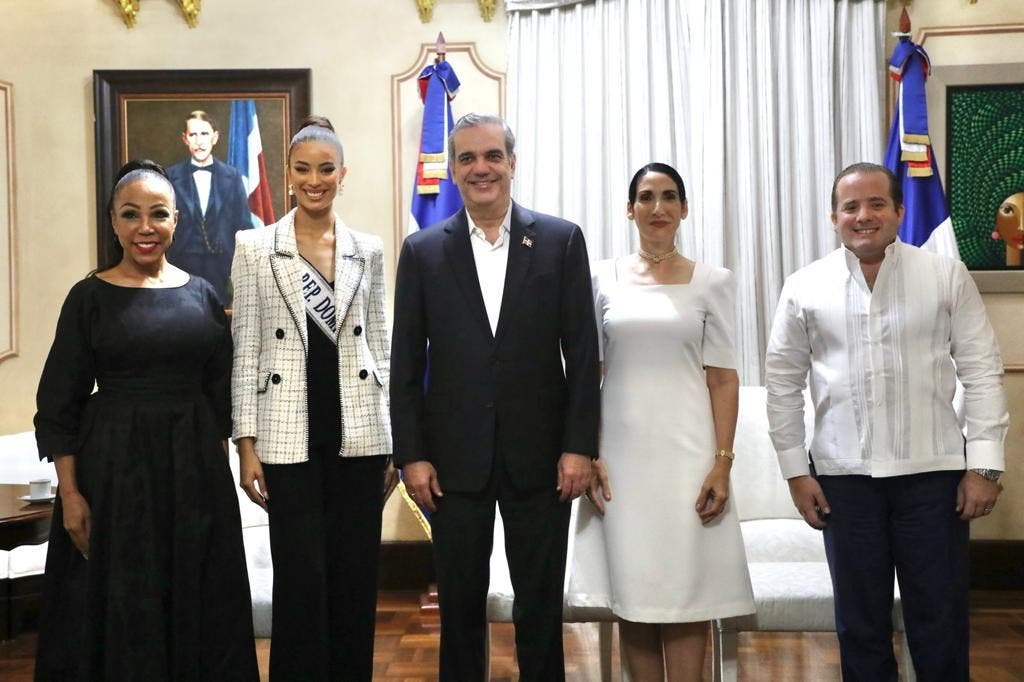 Presidente Abinader recibe a la Miss República Dominicana, Andreína Martínez