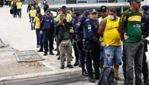 Al menos 1.200 bolsonaristas son detenidos en campamento frente al Ejército