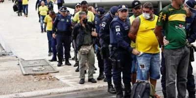 Al menos 1.200 bolsonaristas son detenidos en campamento frente al Ejército