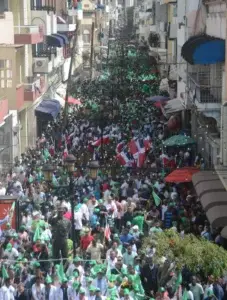 Miles de jóvenes de la Fuerza del Pueblo realizan desfile cívico-cultural