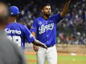 Esmil Rogers, con lágrimas dedica campeonato a su padre fenecido