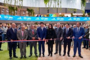 El país se abre en Fitur para superar cantidad de viajeros de 2022; Reyes de España visitan estand de RD