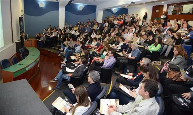 Agenda médico-científica muestra sus músculos temprano