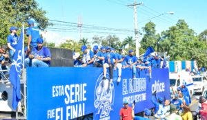 Tigres del Licey realizan caravana de celebración de su campeonato