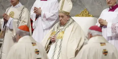 El papa pide “ensuciarse las manos para hacer el bien” contra las guerras