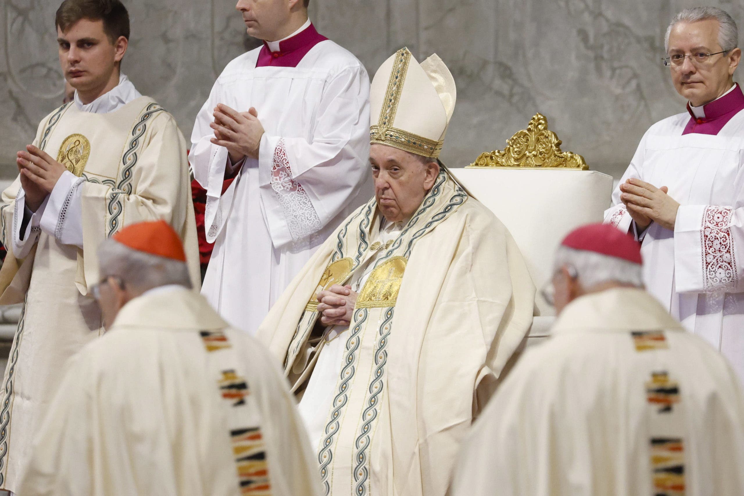 El papa pide “ensuciarse las manos para hacer el bien” contra las guerras