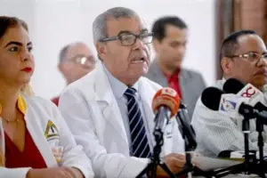 Médicos suspenden servicios a la ARS Humano