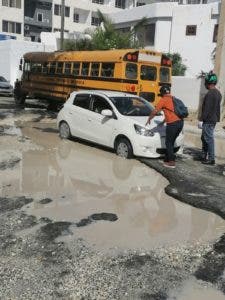 Calles de Los Corales en Bávaro, intransitables con o sin lluvias