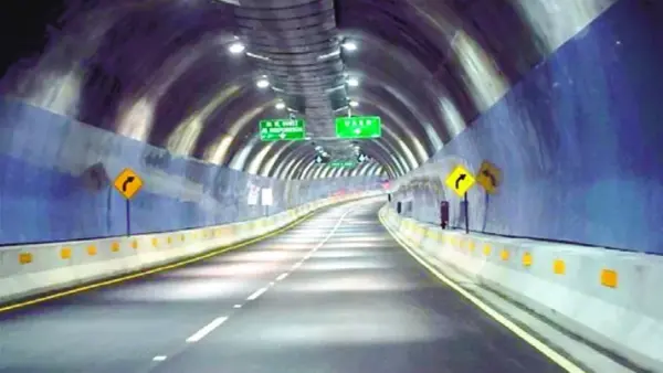 El tráfico por el túnel de la avenida José Ortega y Gasset estaba sujeto a evaluación.
