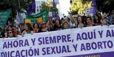 España aprueba el aborto y el cambio de sexo sin trabas desde los 16 años