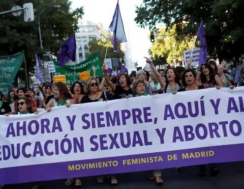 España aprueba el aborto y el cambio de sexo sin trabas desde los 16 años
