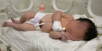 Miles de personas se han ofrecido a adoptar recién nacida fue rescatada entre escombros