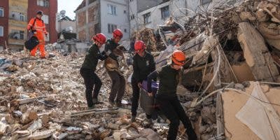 En Turquía nuevo sismo deja 3 muertos; hay 200 heridos