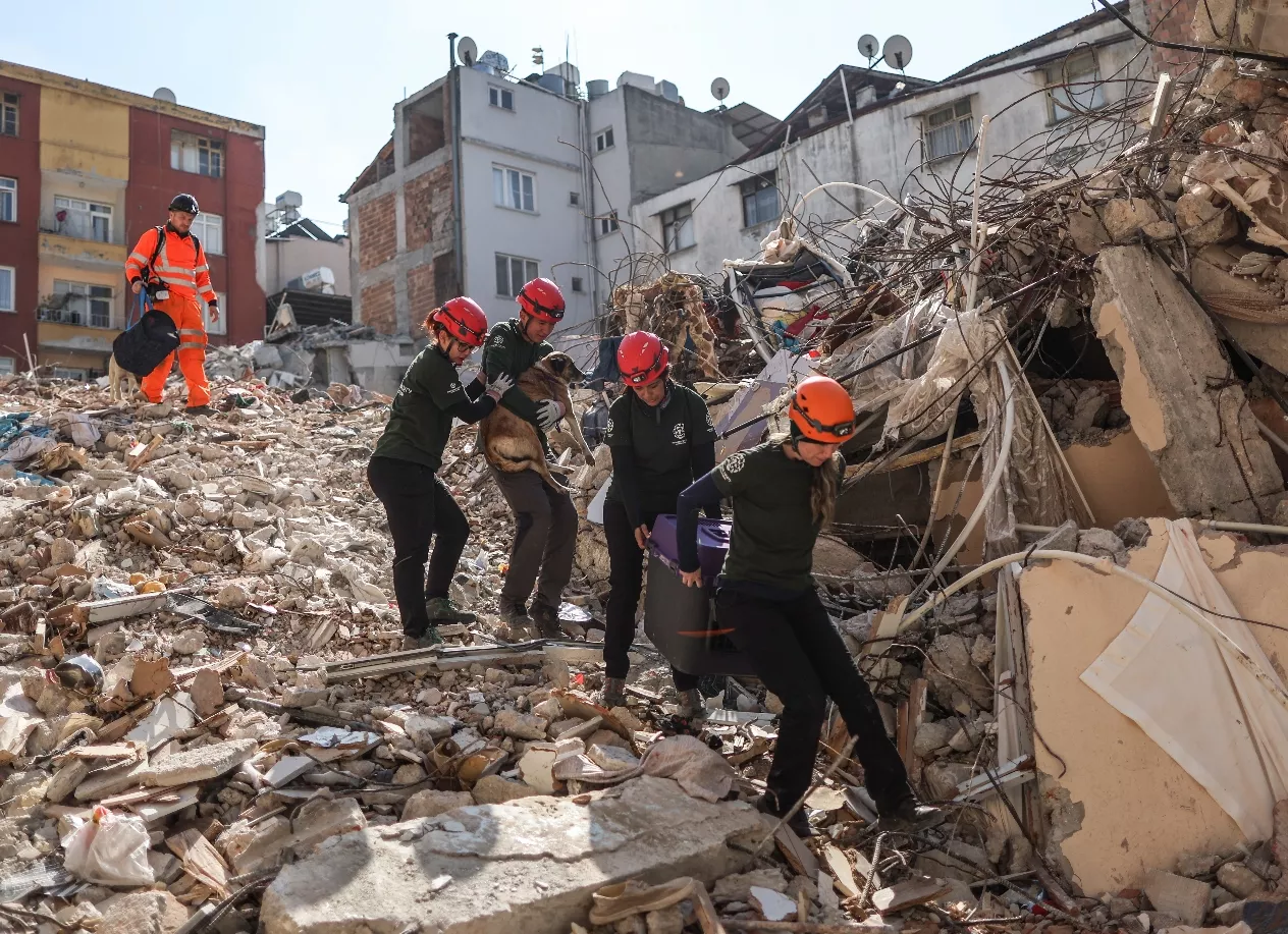 En Turquía nuevo sismo deja 3 muertos; hay 200 heridos