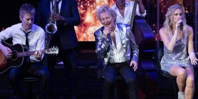 Carisma y puntualidad dan esplendor concierto del británico Rod Stewart