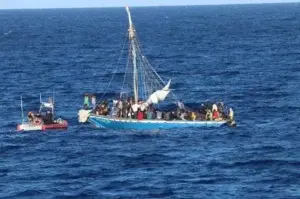 Un velero con 114 inmigrantes haitianos burla la vigilancia y llega a Florida