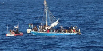 Un velero con 114 inmigrantes haitianos burla la vigilancia y llega a Florida
