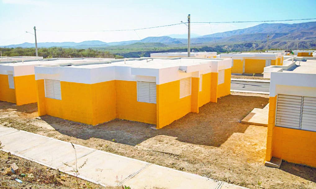 Abinader entregó 390 viviendas del centro poblado en Monte Grande