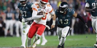 Hurts y los Eagles no pudieron con Chiefs