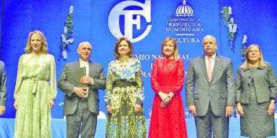 Fundación Corripio entrega el Premio Nacional de Literatura a monseñor Bretón