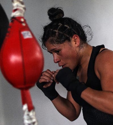 Serrano busca realizar hito en boxeo femenino