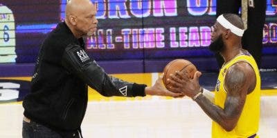 El ‘Rey’ LeBron pone el mundo NBA a sus pies