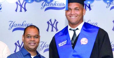 Academia Yankees gradúa 44 peloteros