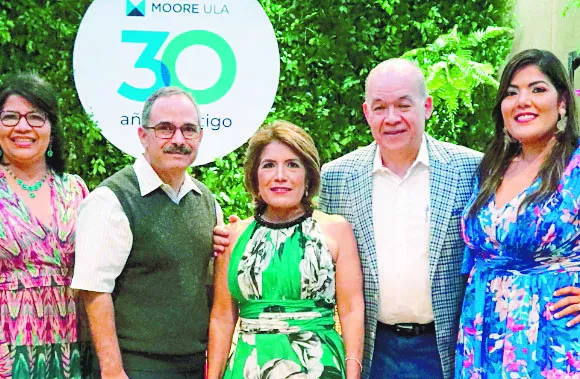Maira L. Liriano, Domingo Valerio, Joseína Liriano, Pedro Urrutia y Joseína Urrutia.