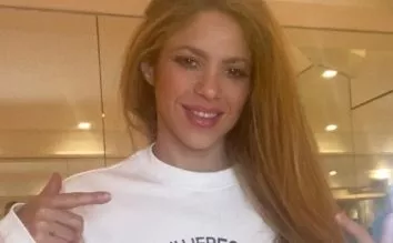 Shakira sigue facturando y vende  suéter