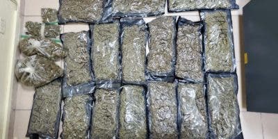 DNCD arresta estadounidense en aeropuerto del Cibao con 21 paquetes de marihuana