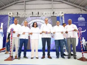 Abinader inaugura polideportivo en Enriquillo