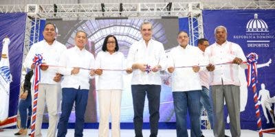 Abinader inaugura polideportivo en Enriquillo
