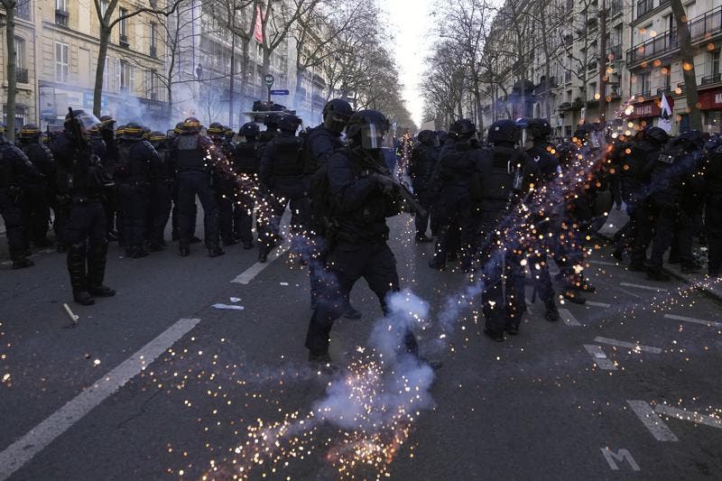Casi un millón marcha en jornada de protestas en Francia