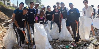 Colegio Ministerio Betel, promoción Luxia 23 y Juventud activa participan en jornada de limpieza