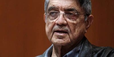 Ecuador concede nacionalidad a escritor nicaragüense Ramírez