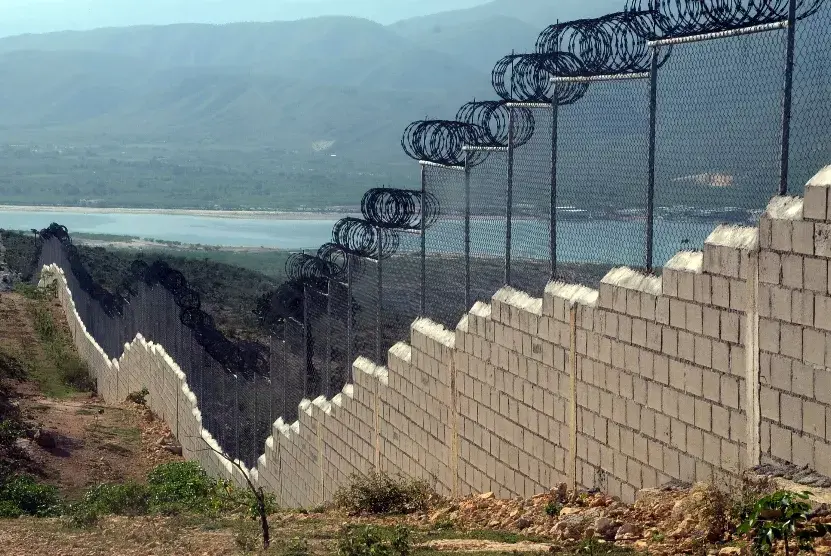 Gobierno continuará con la construcción del muro en la frontera con Haití