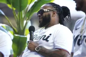 Johnny Cueto fungiría como mentor en el cuerpo monticular de Miami