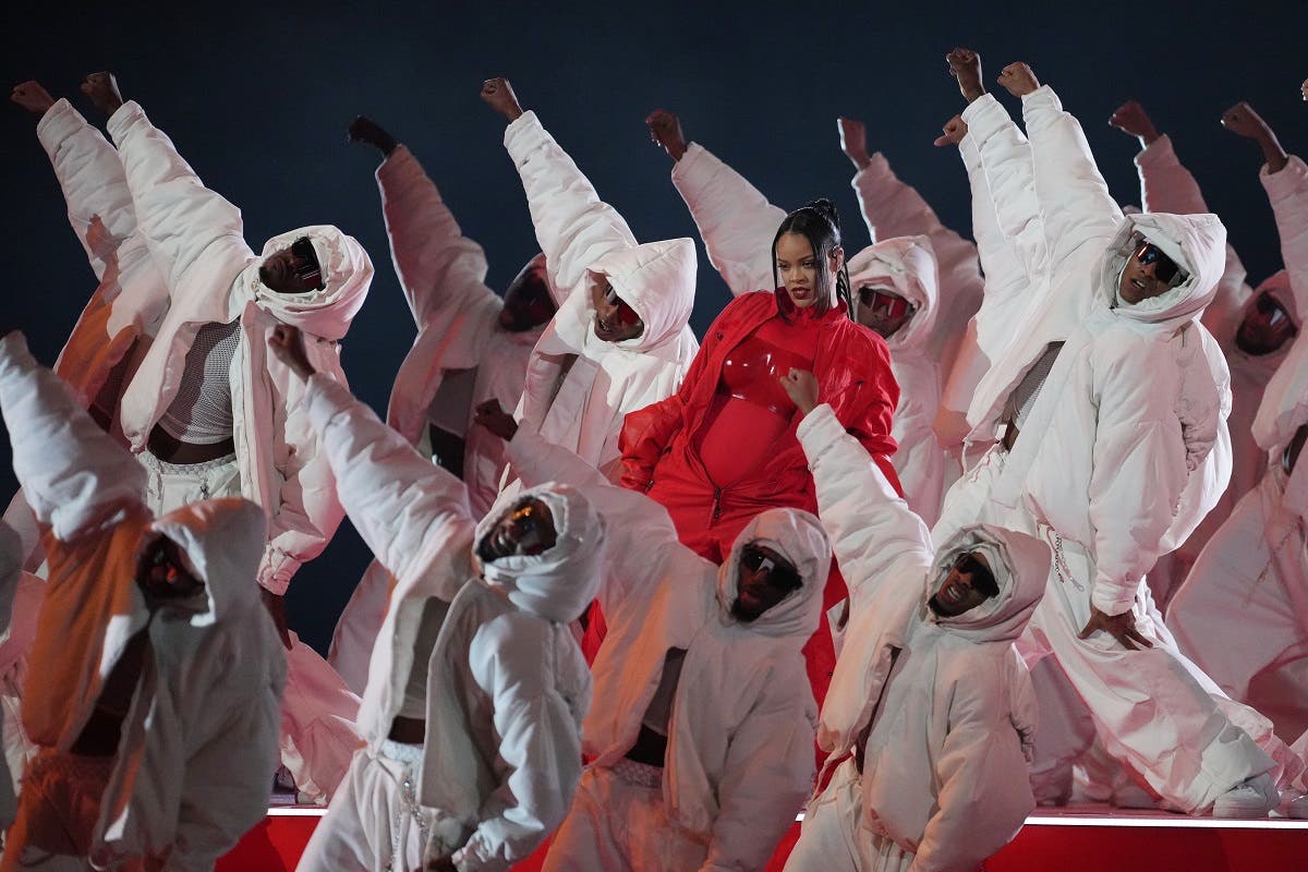 Rihanna brilla en un espectáculo del Super Bowl singular