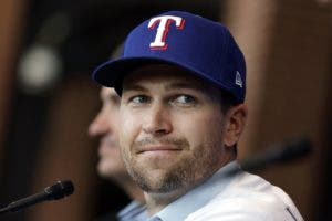 Jacob deGrom se pierde primer entrenamiento por rigidez con los Rangers