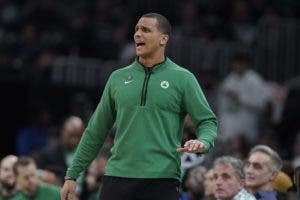 Joe Mazzulla seguirá  dirigiendo a  Celtics