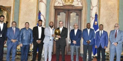 Presidente Abinader recibe a Tigres del Licey, Campeones Nacionales y del Caribe