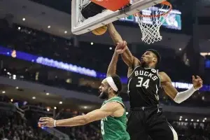 Bucks superan a Celtics en tiempo extra por undécima victoria consecutiva