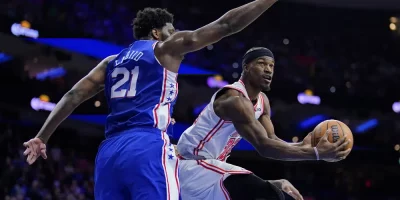 Jimmy Butler se crece ante Embiid y Filadelfia