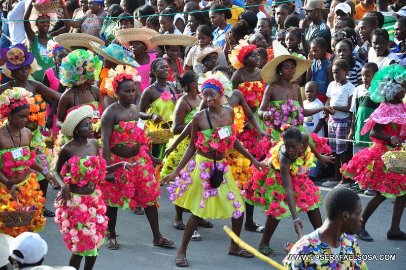 Haití intenta olvidar por unos días la violencia y baila a ritmo de carnaval