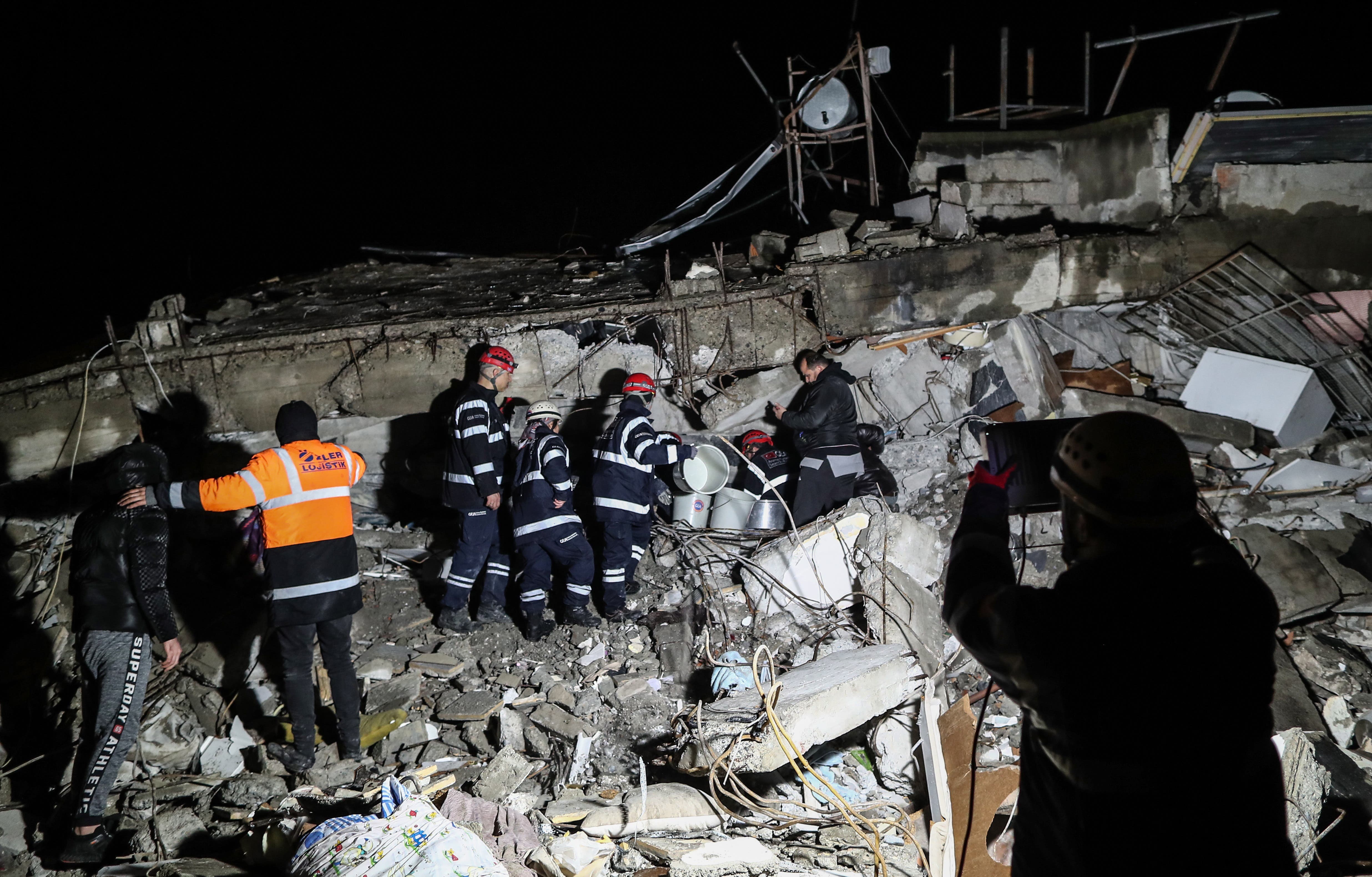 Más de 3.600 muertos en Turquía y Siria por los devastadores terremotos