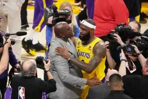 Redes explotan en elogios a LeBron tras superar a Kareem Abdul-Jabbar