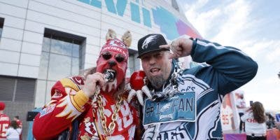 Los fans de Eagles y Chiefs ‘calientan’ la previa del Super Bowl