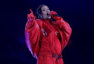 Rihanna y famosas que han revelado sus embarazos en público