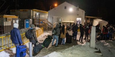 La vuelta es por Canadá, cientos de emigrantes dejan Nueva York a diario