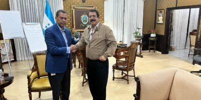 Ex presidente de Honduras recibe a Guido Gómez Mazara